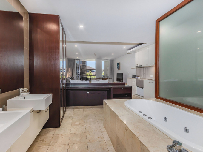 Bathroom 4, Santai Resort, Tweed Heads