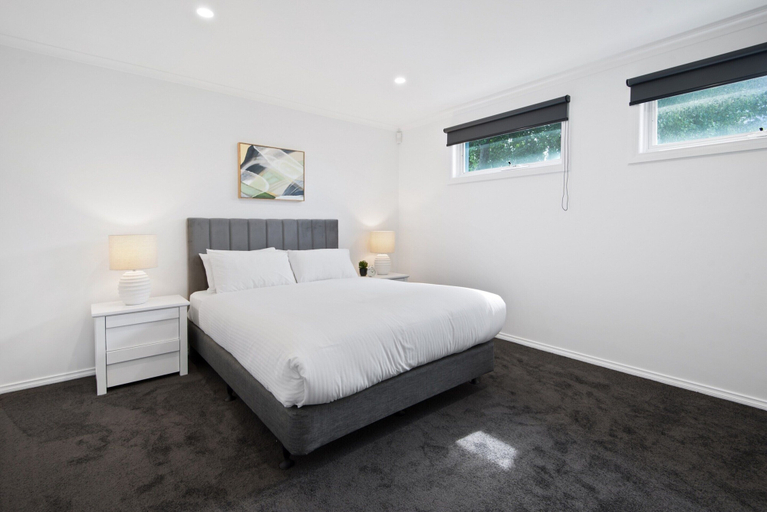 Room 2, Sleek 2-bed Terrace Near Local Parks, Melbourne