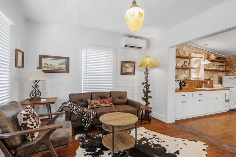 Living area 4, Calmbach Cottage 2 Bedroom Home by RedAwning, Gillespie