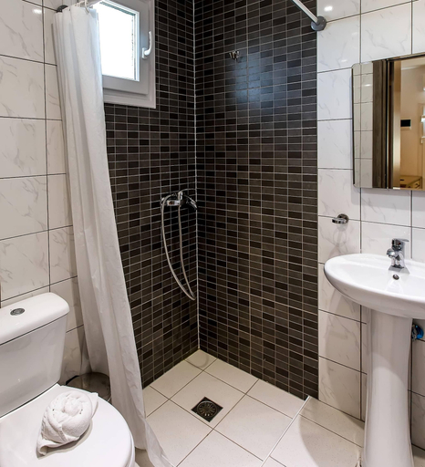 Bathroom 5, Greek Pride Ηotel and Apartments, Central Macedonia
