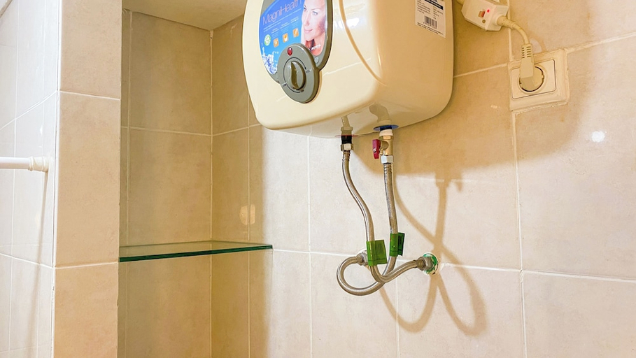 Bathroom 4, Spacious And Elegant 1Br At Apartment Silkwood Residence, Tangerang