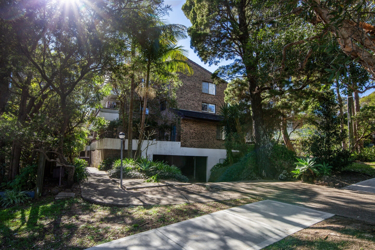 Reception, Stylish 3-bed Newport Stay With Balcony, Pittwater