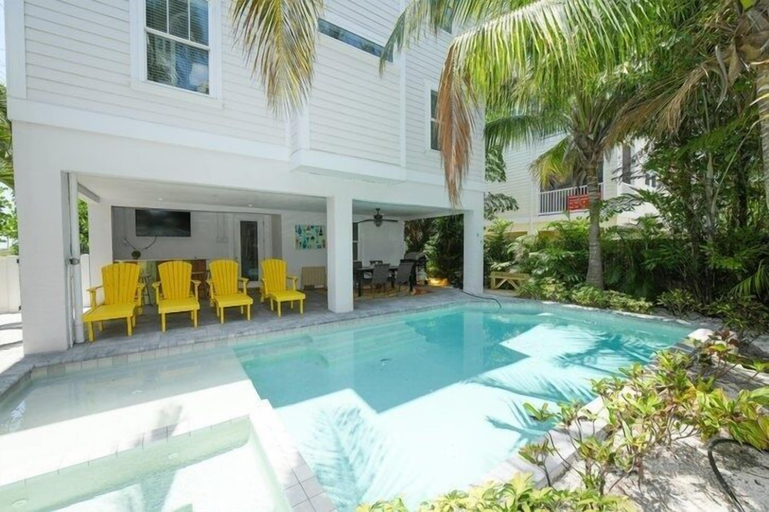 Sport & Beauty 5, Sunset Surf 2201 Ave C 6 Bedroom Home by RedAwning, Manatee