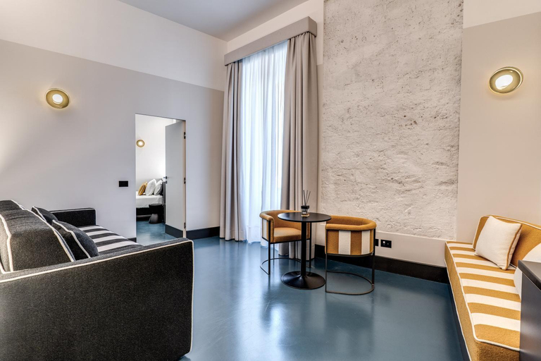 Others 5, Adaram Suites, Napoli