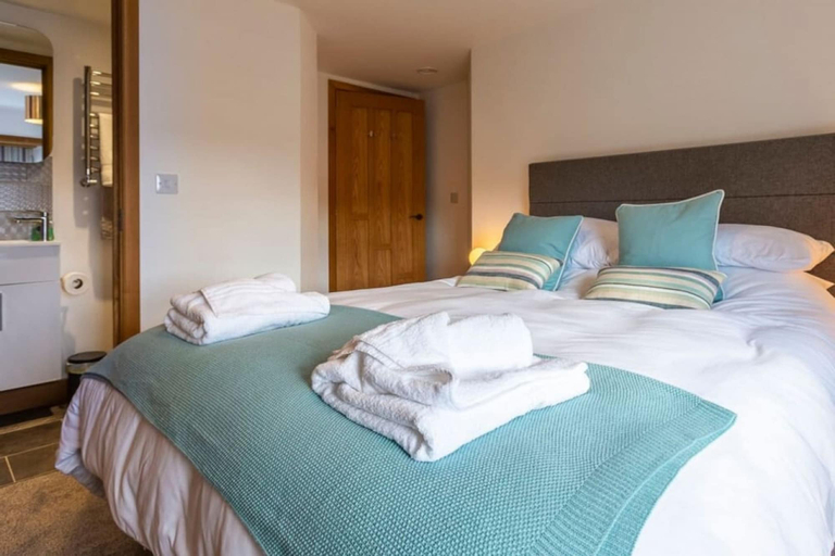 Room 2, Number 15 in Cornwall, Cornwall