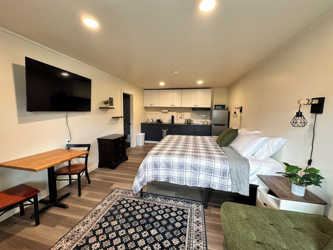 Room 3, Basecamp, Bonner
