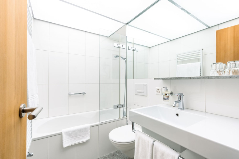 Bathroom 4, Hauser Hotel St. Moritz, Maloja