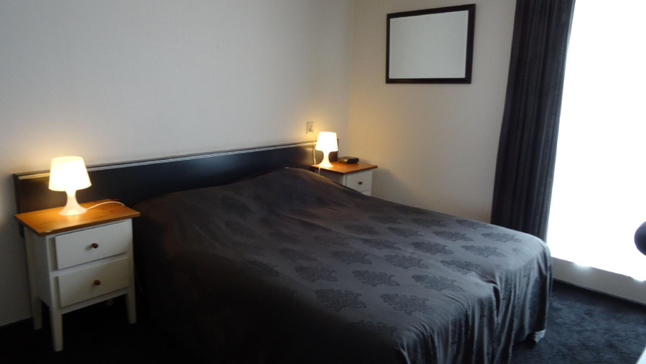 Bedroom 2, Hotel Cafe Restaurant De Posthoorn, Dongeradeel