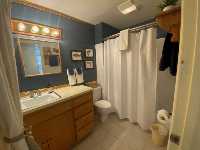 Bathroom 3, Manitou Lodge, Clallam