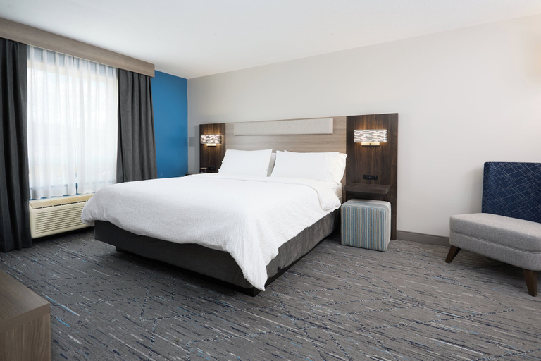 Bedroom 3, Holiday Inn Express & Suites SWIFT CURRENT by IHG, Division No. 8
