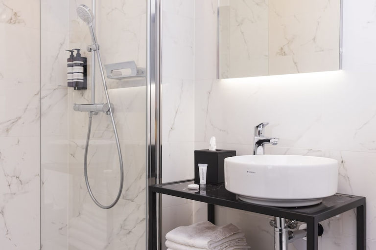 Bathroom 3, Huygens Place, Amsterdam