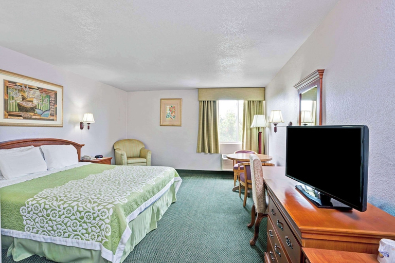 Bedroom 2, Days Inn & Suites by Wyndham Fullerton, Orange