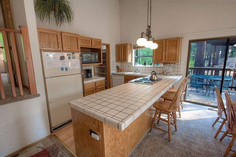 Private kitchen 4, Aspen View Lodge 3 Bedroom Home by RedAwning, El Dorado