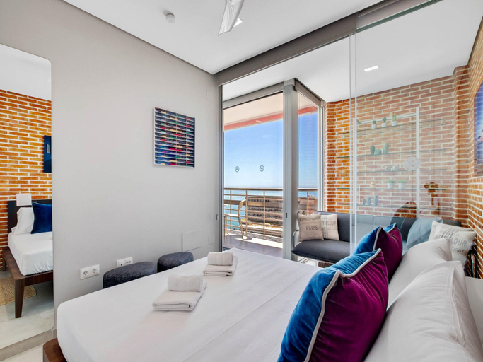 5, Coastal Stay in Torre de la Roca, Málaga