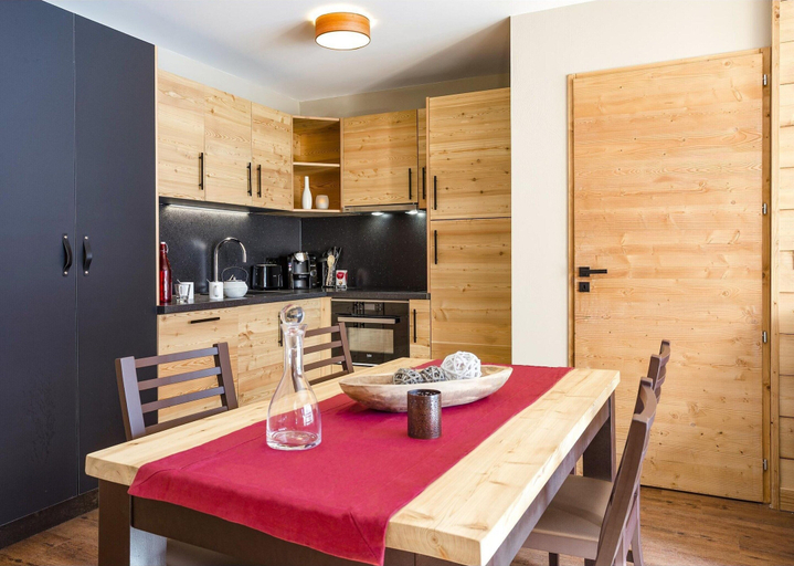 Dining 4, Apartment in Tignes With Spa & Pool, Savoie