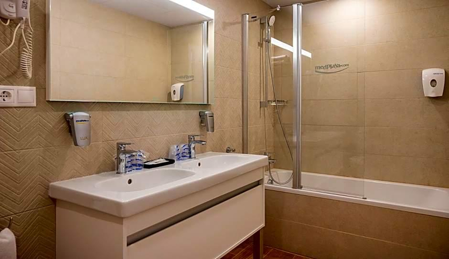 Bathroom, Medplaya Calypso, Tarragona