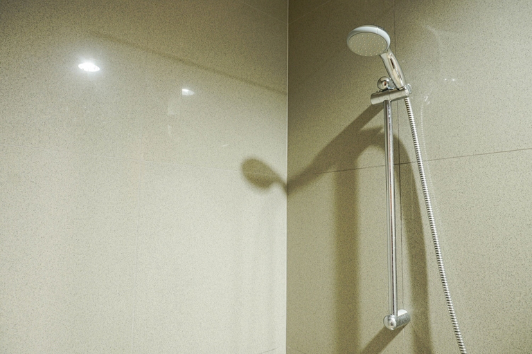 Bathroom 3, Well Appointed Studio West Vista Apartment, West Jakarta