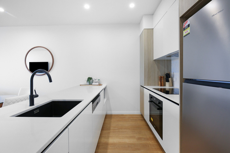 Private kitchen 2, Surfers Paradise 2-bed Flat With Luxury Amenities, Gold Coast