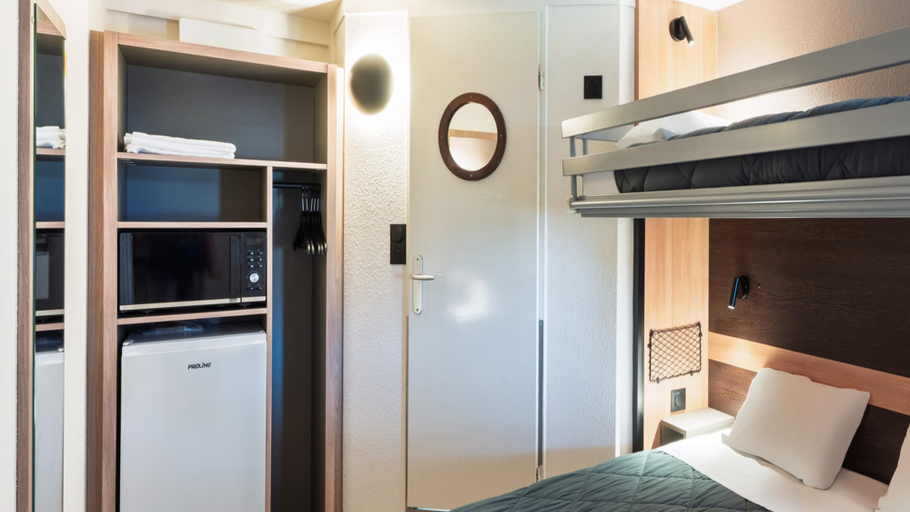 Bedroom 4, Premiere Classe Valenciennes Sud - Rouvignies, Nord