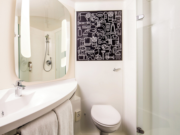 Bathroom 5, ibis London Elstree Borehamwood, Hertfordshire