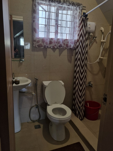 Bathroom 4, Zya Transient house, Baguio City