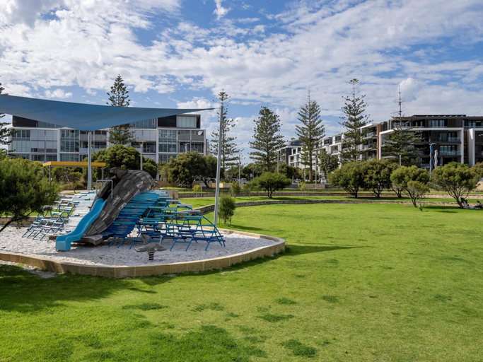 4, Spacious 2-Bed Apartment with Rooftop Views, Fremantle