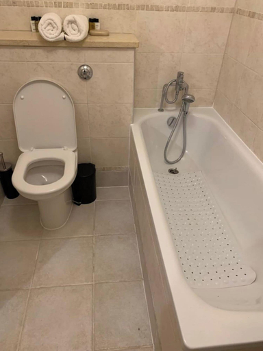 Bathroom 2, Seaside Serenity Apartment in Southend, Southend-on-Sea