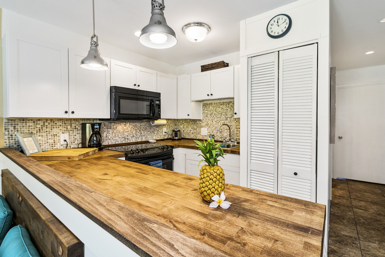 Private kitchen 4, Kona Isle B8 1 Bedroom Condo, Hawaii