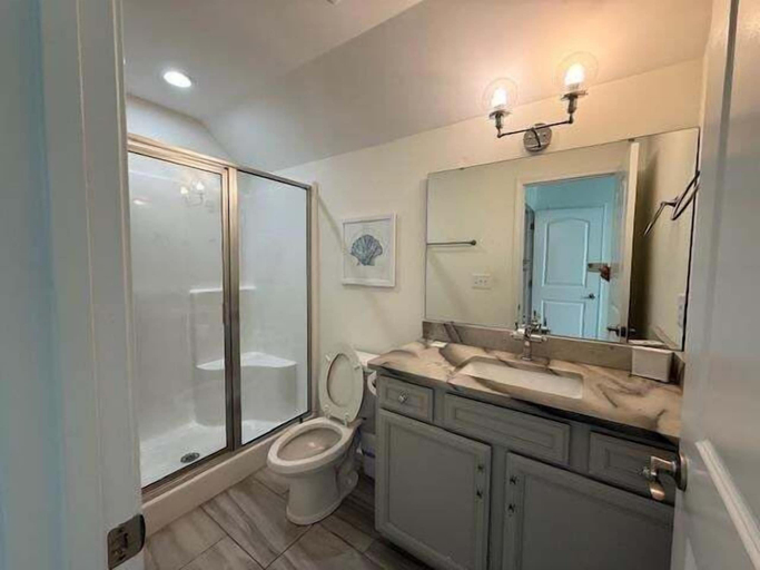 Bathroom 3, Sea Pearl 7 Bedroom Home, Horry