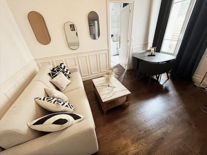 5, Superb Eiffel Tower Terrace Apartment, Paris