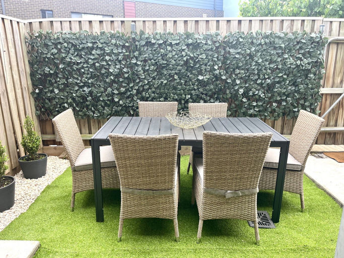 Balcony 5, Stylish Townhouse With Private Courtyard, Canberra