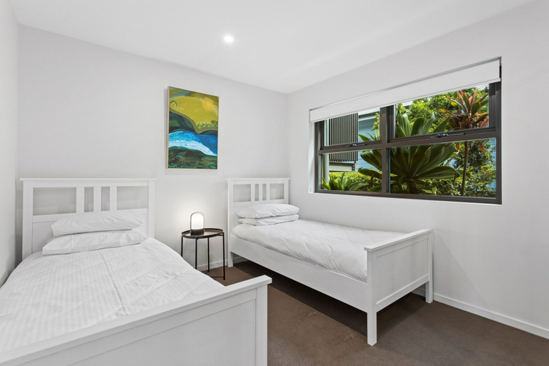Bedroom 2, Gorgeous 3-bed Apartment With City Views, Bulimba