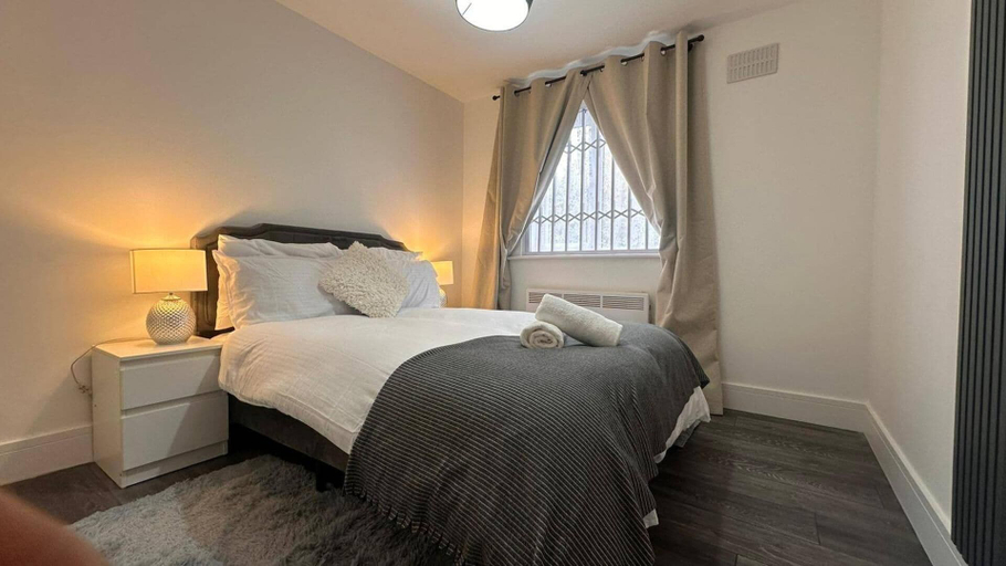 Room 2, Apartment - Sleeps 6 - City Base - District Line, London