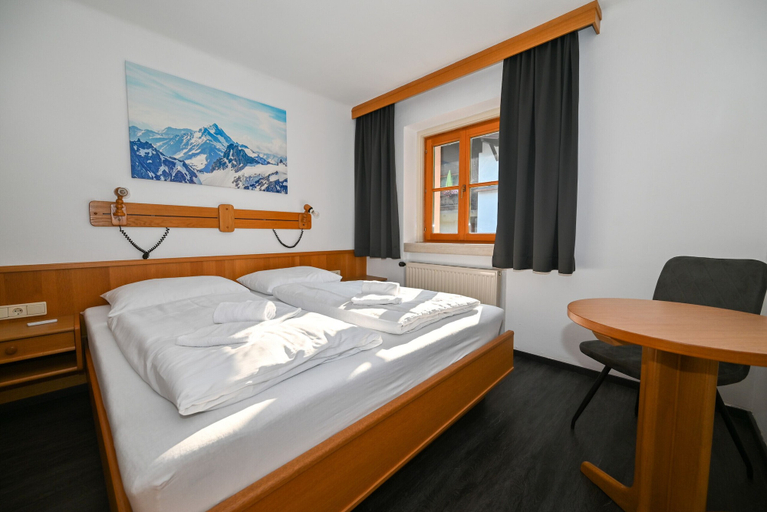 Room 1, Schmitten 27 - Apartment 10 200m From ski Lift, Zell am See