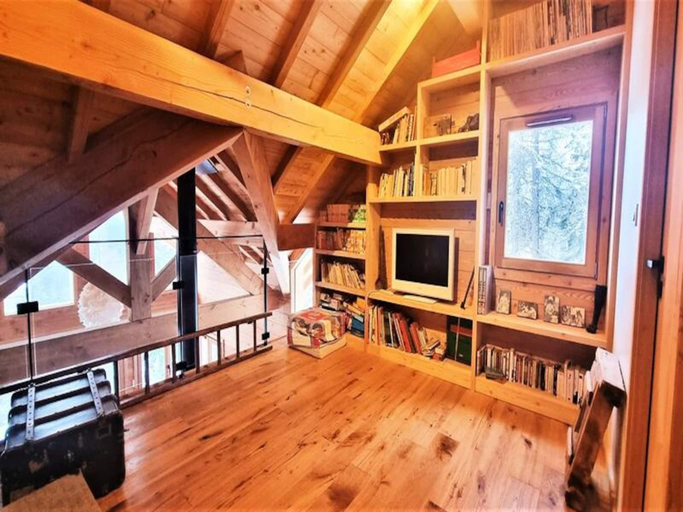 Others 4, Chalet in Puy-Saint-Vincent with Ecrins Views, Hautes-Alpes