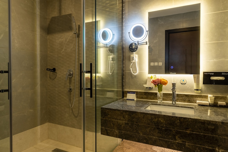Bathroom 5, Swiss International Taif Hotel, Taif