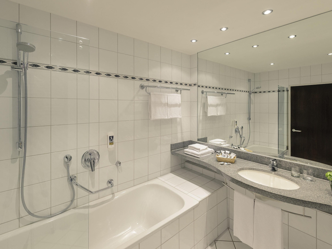 Bathroom 4, Mercure Hotel Trier Porta Nigra, Trier