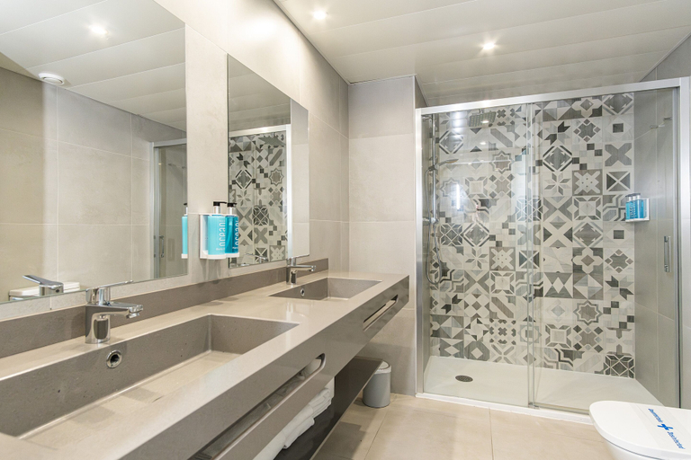 Bathroom 5, Hotel Don Juan Tossa, Girona