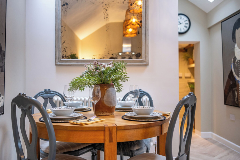 In-room dining 4, Gorgeous Home near Stratford upon Avon, Warwickshire