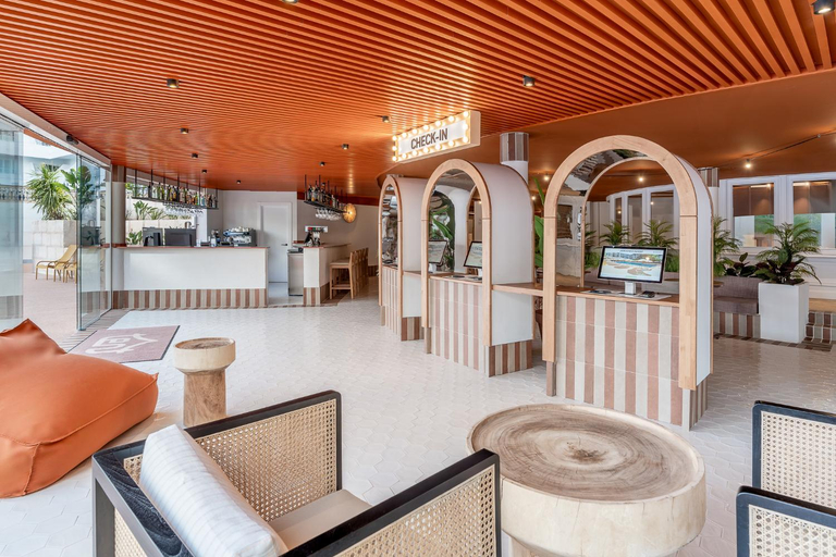 Public Area 2, Tent Arenal, Baleares