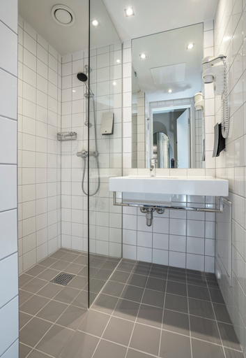 Bathroom 4, Thon Hotel Ullevaal Stadion, Oslo