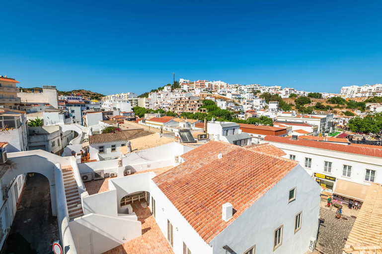 Room 2, Downtown Rooftop 1 Bedroom Apartment, Albufeira