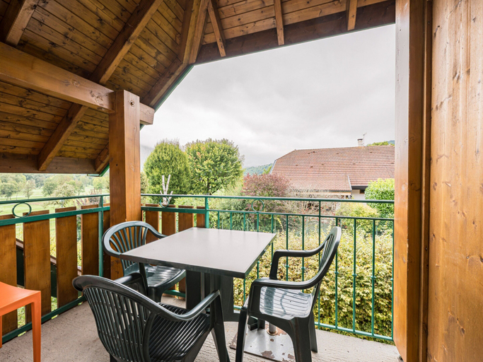 Outdoor dining, Cosy Apartment in the Mountains in Giez, Haute-Savoie