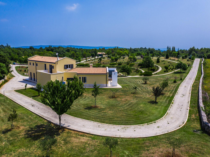 4, Villa in Filipana with Private Heated Pool, Marčana