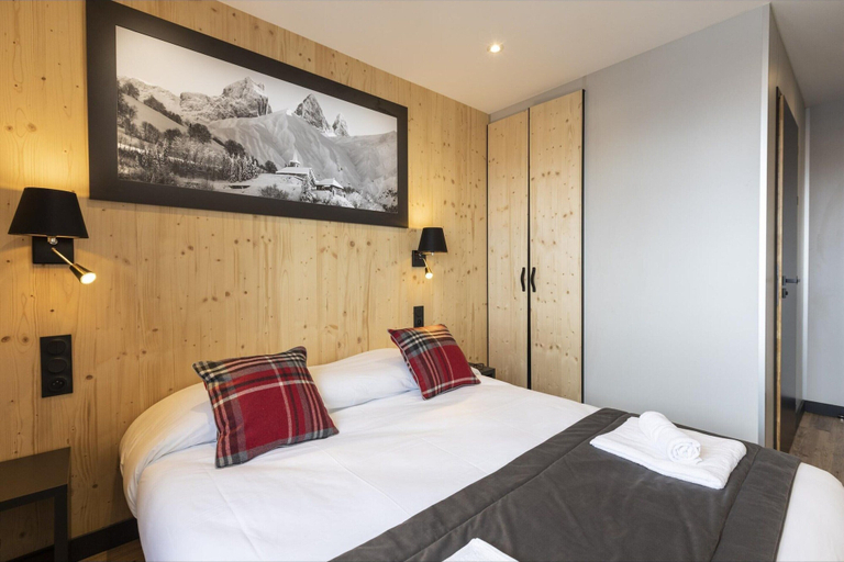 Room 5, Apartment in Le Corbier With Spa & Pool, Savoie