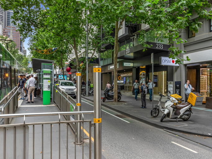 3, Sophisticated CBD 2-Bed Apartment by Yarra River, Melbourne