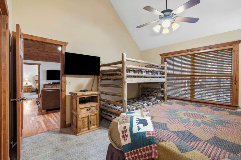 Bedroom 4, Milby Hideaway - On-site Amenities, Stone