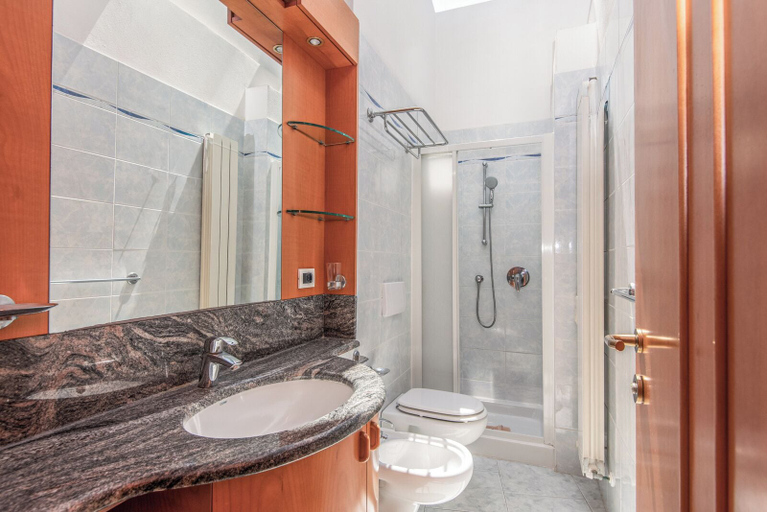 Bathroom 4, Residence Riva degli Etruschi, Livorno