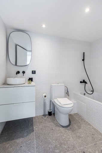 Bathroom 2, Modern Apartment - 1br/4p - Eiffel Tower, Paris