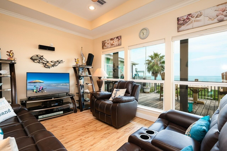 Living area 2, Casa De Las Palmas 6 Bedroom Home, Galveston